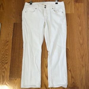 American Eagle white, straight leg Capri jeans